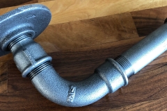 Sanitärobjekte Industrierohre: WC-Papier-Halter in zwei Ausführungen