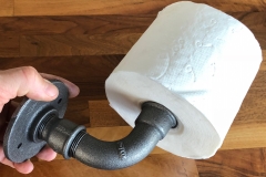 Sanitärobjekte Industrierohre: WC-Papier-Halter in zwei Ausführungen