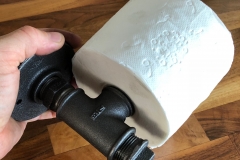 Sanitärobjekte Industrierohre: WC-Papier-Halter in zwei Ausführungen