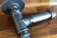 Sanitärobjekte Industrierohre: WC-Papier-Halter in zwei Ausführungen