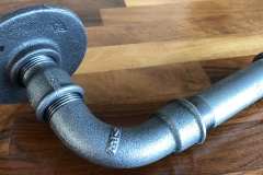 Sanitärobjekte Industrierohre: WC-Papier-Halter in zwei Ausführungen